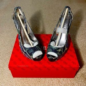 Guess snakeskin heels